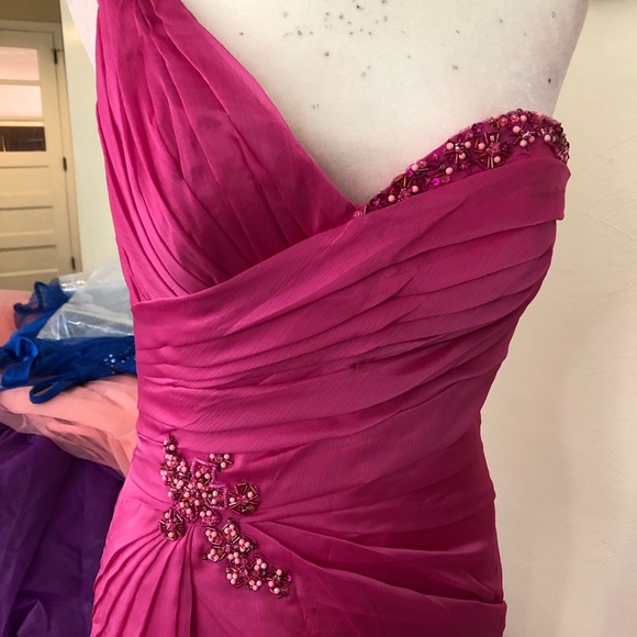 Fuchsia chiffon one shoulder - Picture 10 of 13